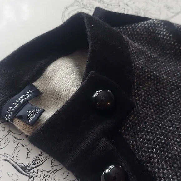 100% Merino Wool Banana Republic Cardigan - Picture 4 of 11